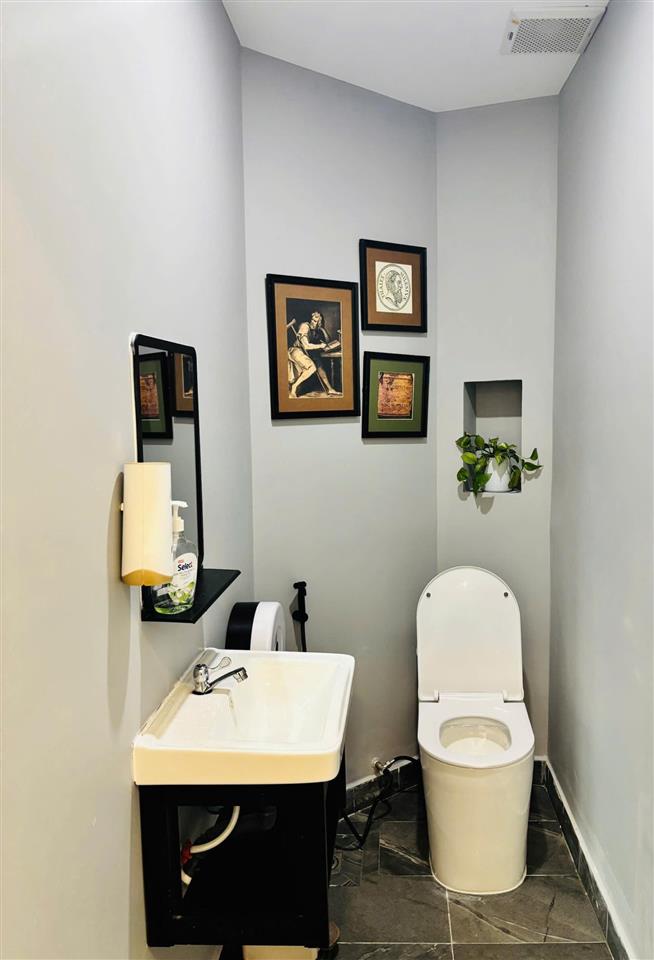 Mặt tiền đinh tiên hoàng quận 1, 2 mặt tiền, thang máy, hđ thuê 81tr/tháng