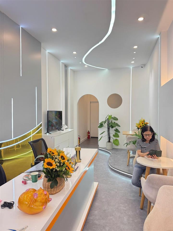 Mặt tiền đinh tiên hoàng quận 1, 2 mặt tiền, thang máy, hđ thuê 81tr/tháng