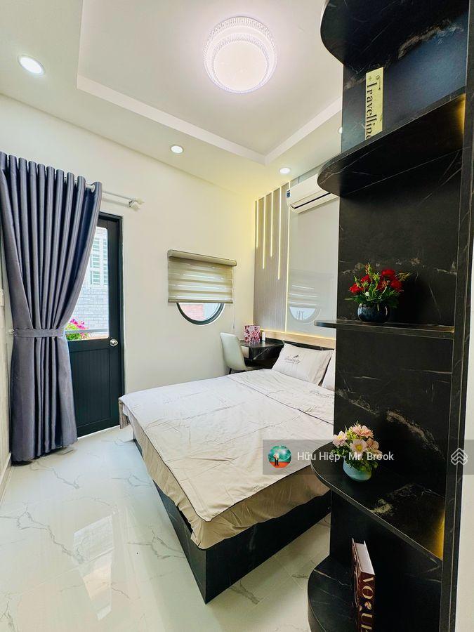 Nhà mới cách mạng tháng 8, quận 3, gần công viên lê thị riêng  3 tầng, full nội thất, vào ở ngay
