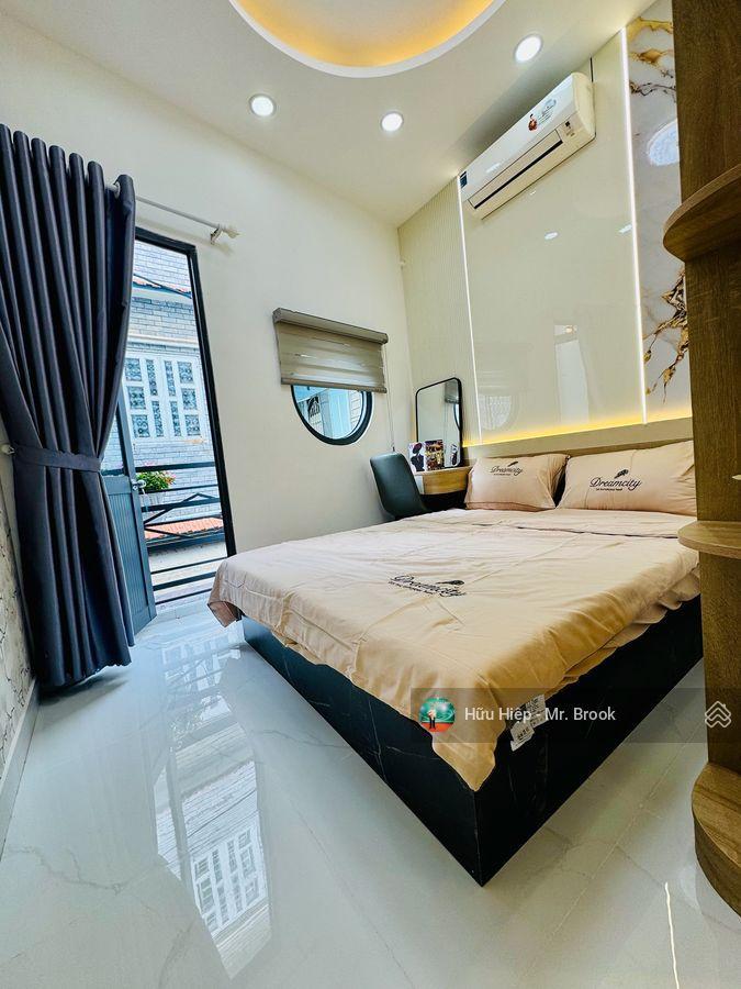 Nhà mới cách mạng tháng 8, quận 3, gần công viên lê thị riêng  3 tầng, full nội thất, vào ở ngay