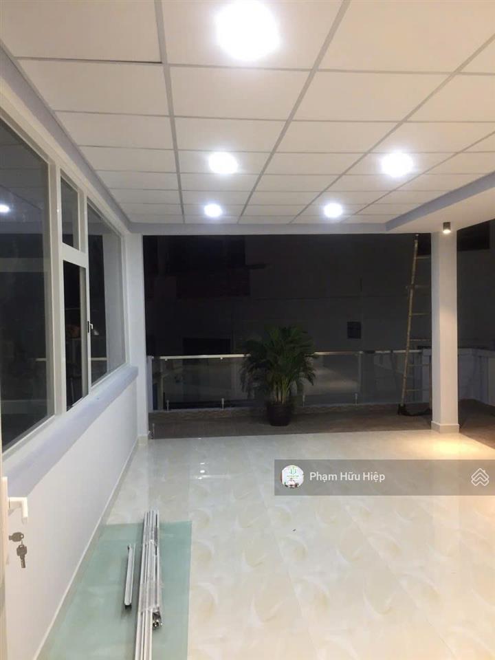 Nhà căn góc trần phú, quận 5  ngang 5,1m hiếm, sát mặt tiền, 7pn, thu nhập 400tr/năm  giá 9,29 tỷ