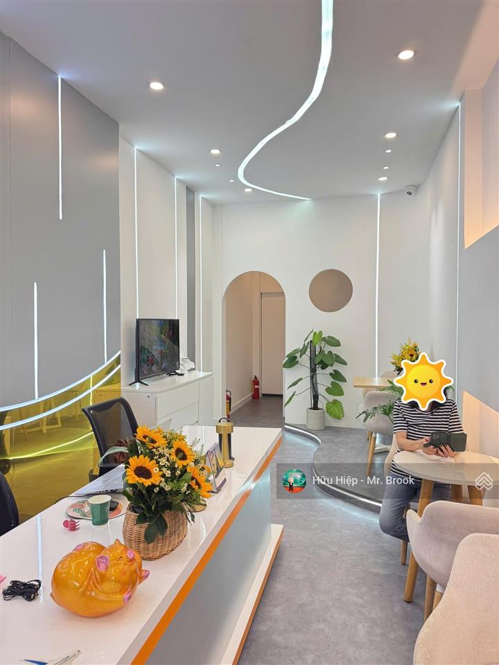 Mặt tiền đinh tiên hoàng, khu tân định quận 1  2 mặt tiền, thang máy, hđ thuê 81tr/tháng, 18,5 tỷ