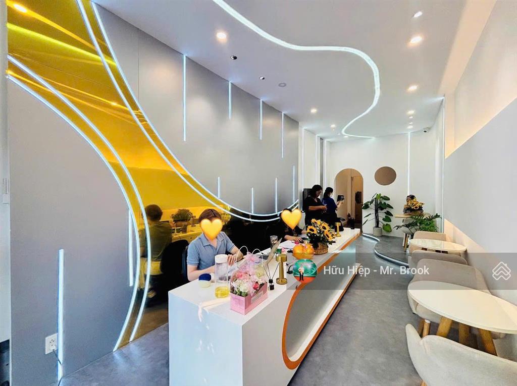 Mặt tiền đinh tiên hoàng, khu tân định quận 1  2 mặt tiền, thang máy, hđ thuê 81tr/tháng, 18,5 tỷ