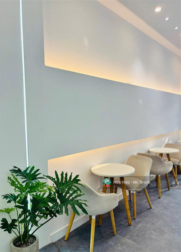 Mặt tiền đinh tiên hoàng, khu tân định quận 1  2 mặt tiền, thang máy, hđ thuê 81tr/tháng, 18,5 tỷ