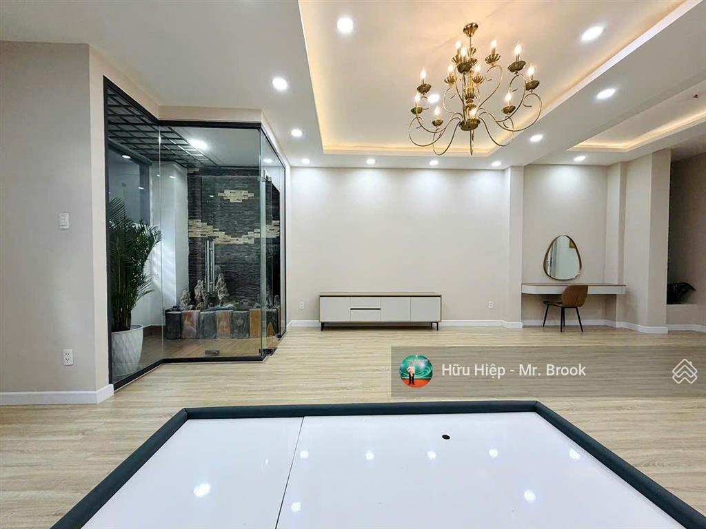 Nhà đẹp phạm viết chánh, trung tâm quận 1, ngang hiếm 6m, 6 tầng, thang máy, full nội thất ở ngay