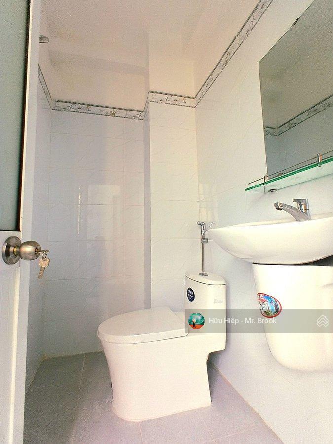 Nhà mặt tiền phan văn trị quận 5, sát quận 1  4 tầng, 28,8m², dòng tiền 300tr/năm, tiện kinh doanh