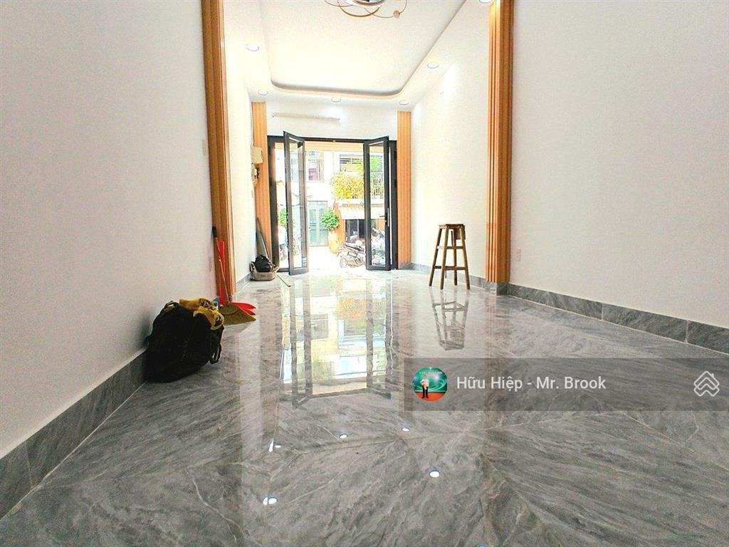 Nhà mặt tiền phan văn trị quận 5, sát quận 1  4 tầng, 28,8m², dòng tiền 300tr/năm, tiện kinh doanh