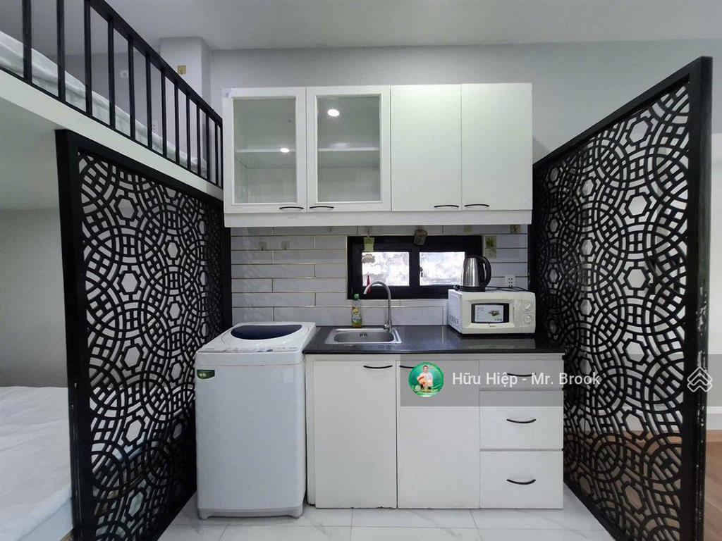 Bán chdv quận 1 sát mặt tiền, lô góc 4 tầng, nở hậu, full nội thất, dòng tiền 32 tr/tháng, 8.1 tỷ