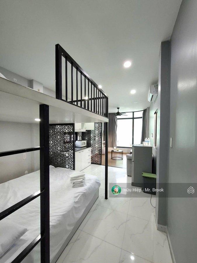Bán chdv quận 1 sát mặt tiền, lô góc 4 tầng, nở hậu, full nội thất, dòng tiền 32 tr/tháng, 8.1 tỷ