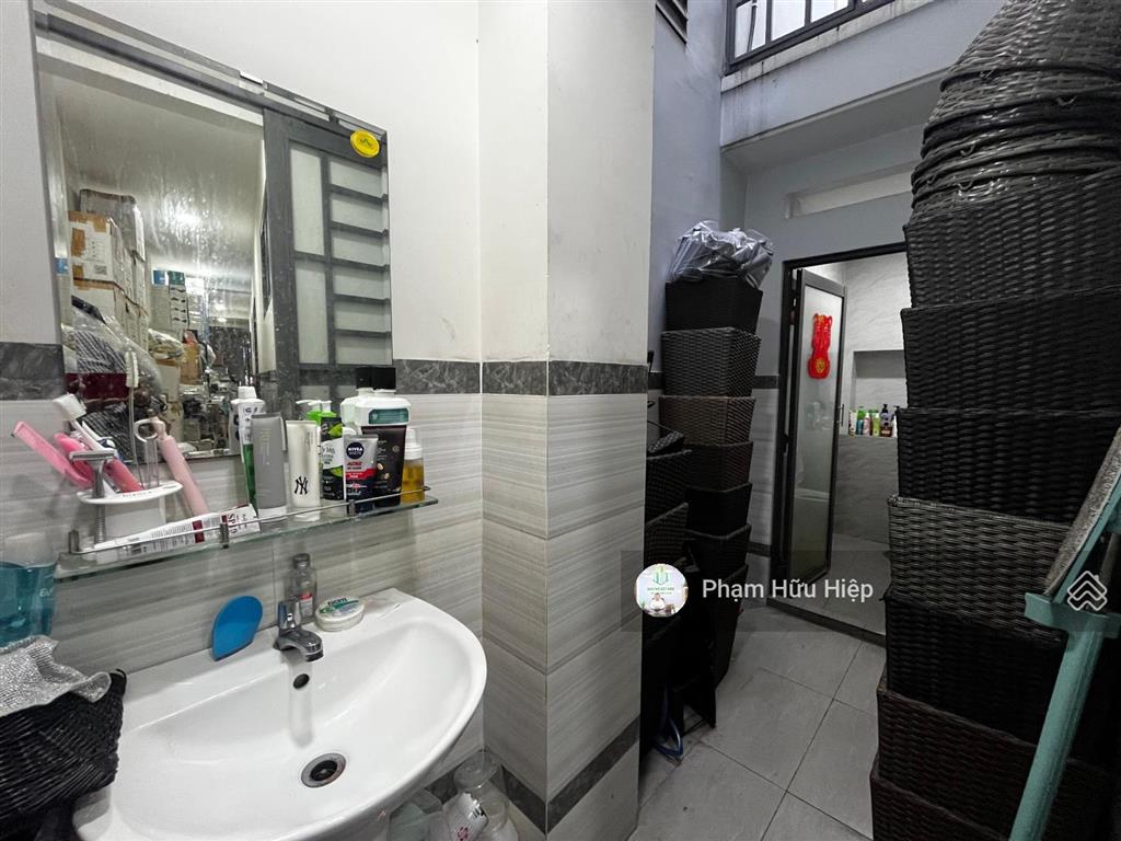 Bán nhà nguyễn trãi quận 1, gần trần hưng đạo  cách hẻm xe hơi 20m, nở hậu, tiện ở ngay  giá 10tỷ