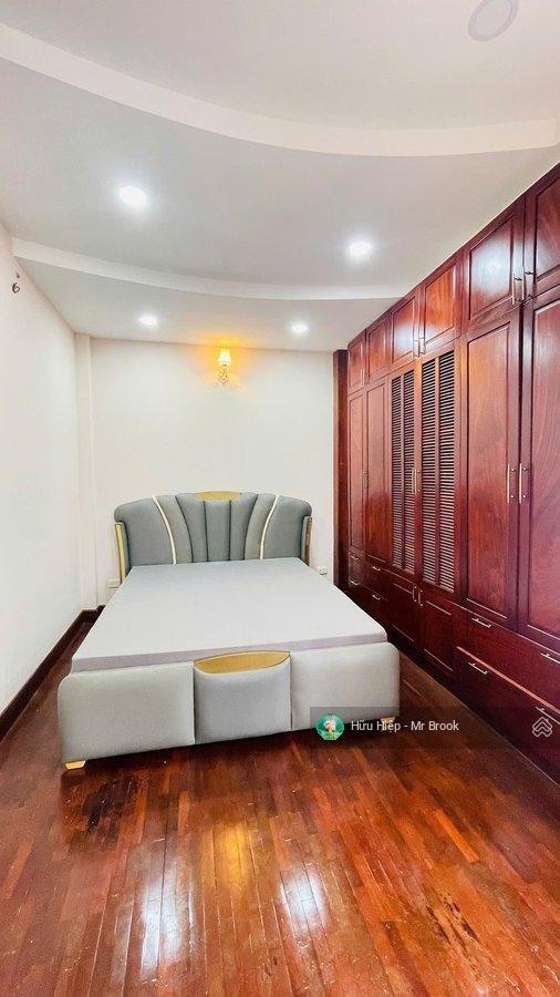 Bán nhà hẻm ô tô ngủ nhà trần hưng đạo quận 5, sát mặt tiền, 6pn, gỗ đỏ cao cấp, ở ngay, 14,8 tỷ