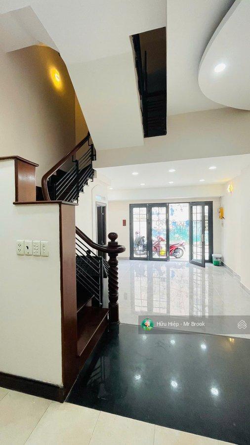 Bán nhà hẻm ô tô ngủ nhà trần hưng đạo quận 5, sát mặt tiền, 6pn, gỗ đỏ cao cấp, ở ngay, 14,8 tỷ