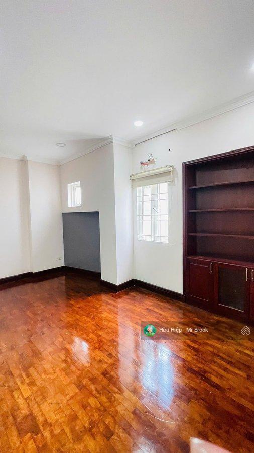 Bán nhà hẻm ô tô ngủ nhà trần hưng đạo quận 5, sát mặt tiền, 6pn, gỗ đỏ cao cấp, ở ngay, 14,8 tỷ