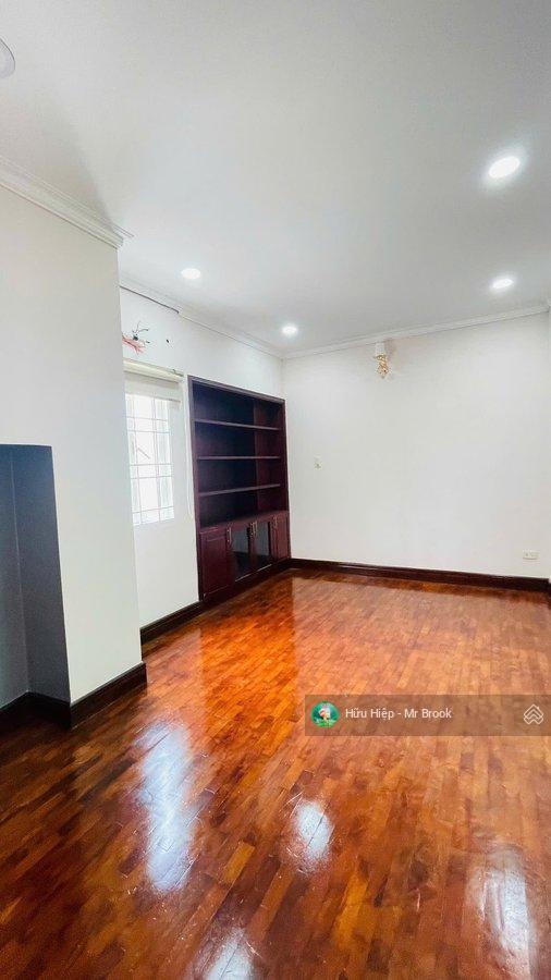 Bán nhà hẻm ô tô ngủ nhà trần hưng đạo quận 5, sát mặt tiền, 6pn, gỗ đỏ cao cấp, ở ngay, 14,8 tỷ