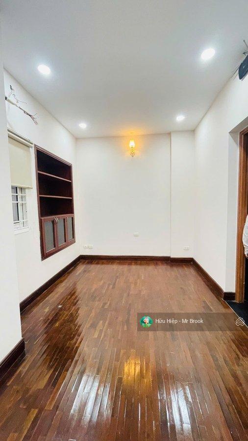 Bán nhà hẻm ô tô ngủ nhà trần hưng đạo quận 5, sát mặt tiền, 6pn, gỗ đỏ cao cấp, ở ngay, 14,8 tỷ