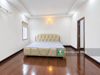 Bán nhà hẻm ô tô ngủ nhà trần hưng đạo quận 5, sát mặt tiền, 6pn, gỗ đỏ cao cấp, ở ngay, 14,8 tỷ