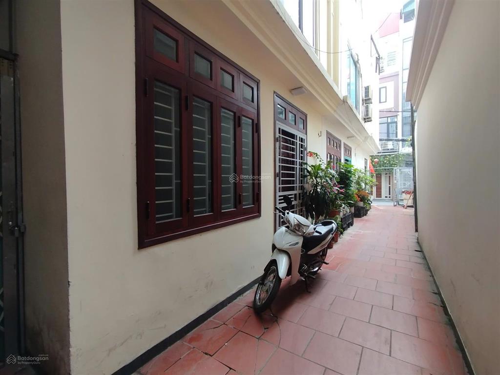 Cho thuê nhà riêng 32m² x 5 tầng tại bồ đề, long biên 3 phòng ngủ, giá chỉ 12 triệu/tháng