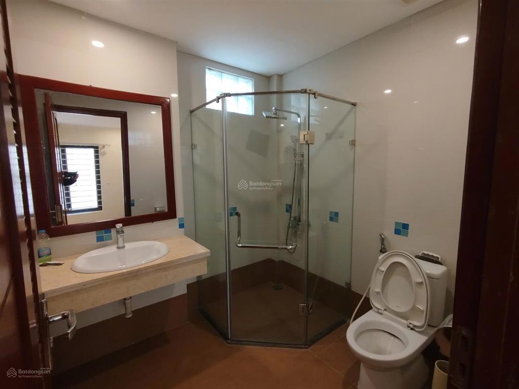 Cho thuê nhà riêng 32m² x 5 tầng tại bồ đề, long biên 3 phòng ngủ, giá chỉ 12 triệu/tháng