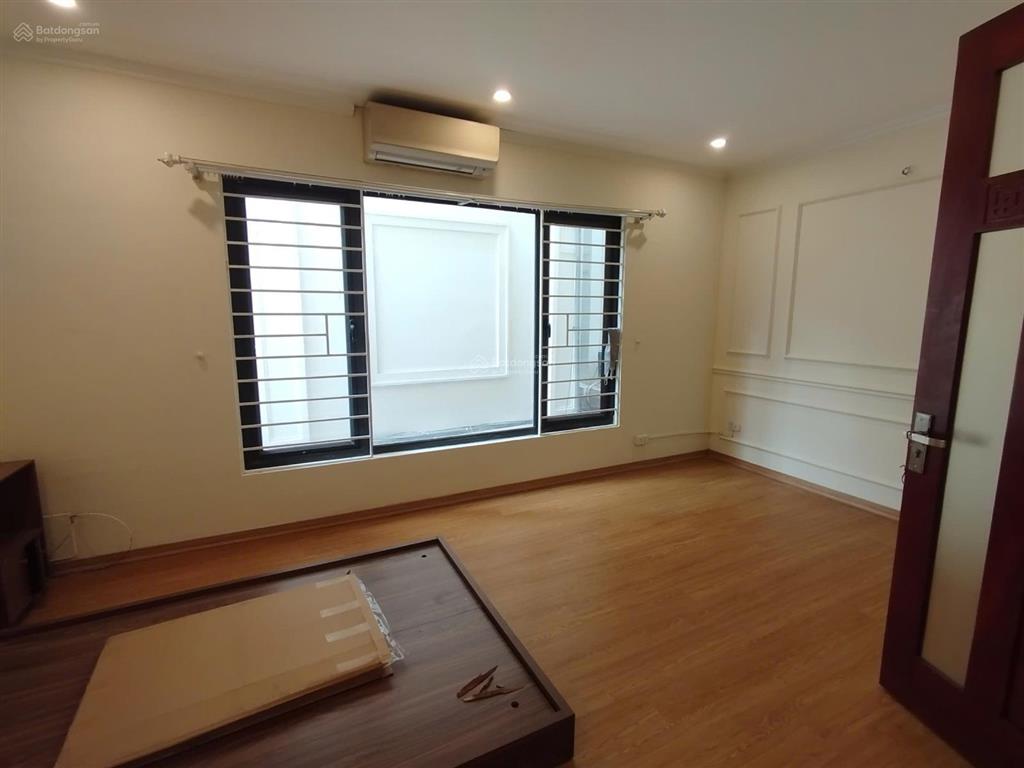 Cho thuê nhà riêng 32m² x 5 tầng tại bồ đề, long biên 3 phòng ngủ, giá chỉ 12 triệu/tháng