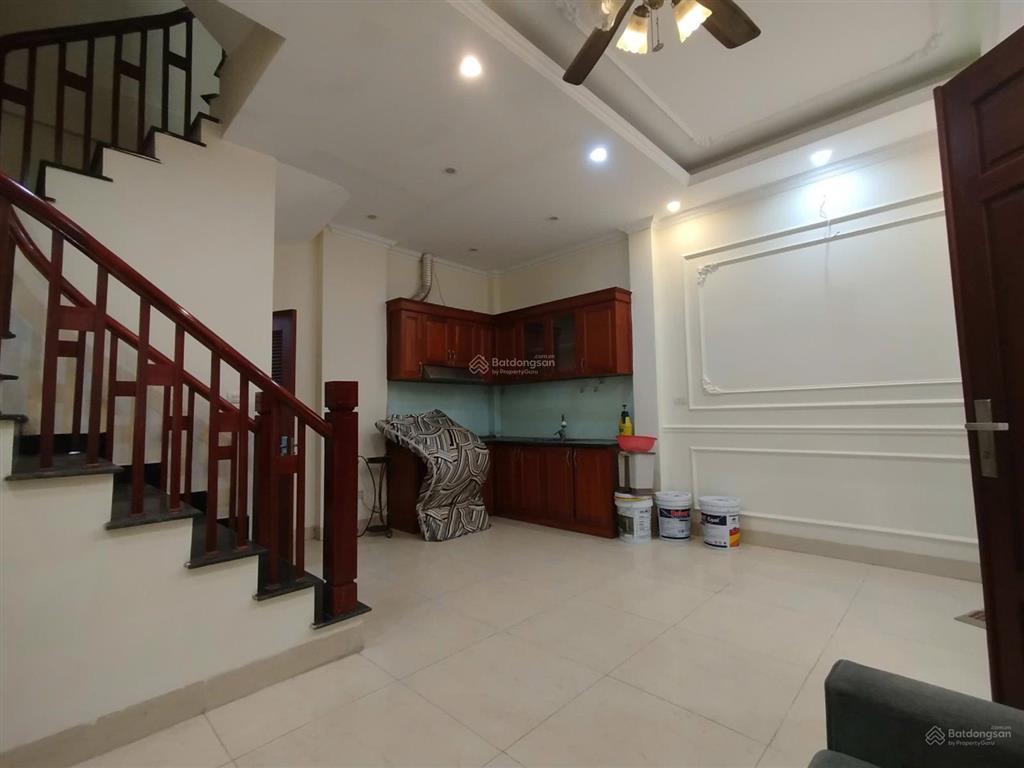 Cho thuê nhà riêng 32m² x 5 tầng tại bồ đề, long biên 3 phòng ngủ, giá chỉ 12 triệu/tháng