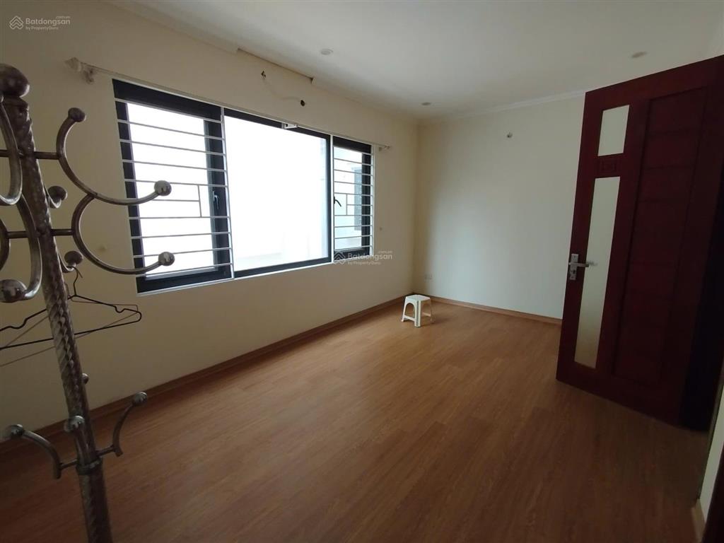 Cho thuê nhà riêng 32m² x 5 tầng tại bồ đề, long biên 3 phòng ngủ, giá chỉ 12 triệu/tháng