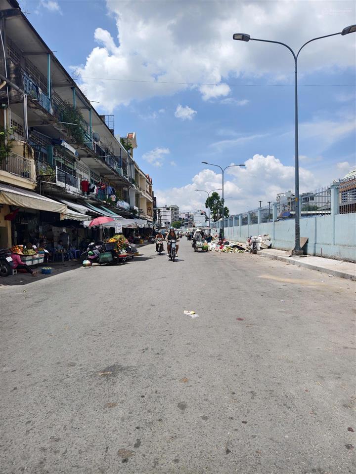 Nhà mặt tiền trang tử  ngay bến xe chợ lớn cần bán trả nợ. giá cực rẻ
