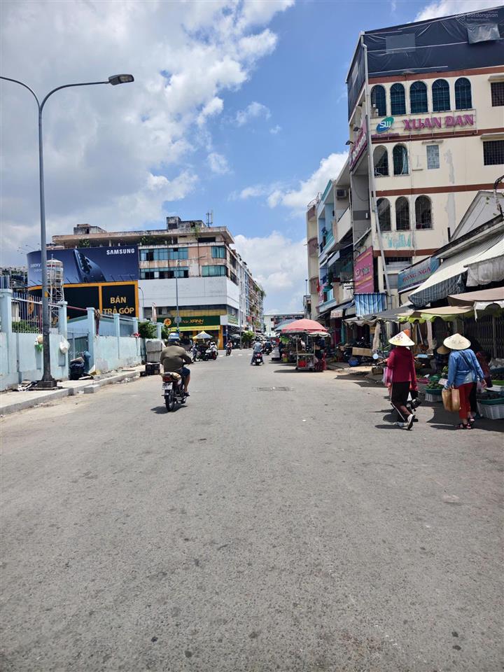 Nhà mặt tiền trang tử  ngay bến xe chợ lớn cần bán trả nợ. giá cực rẻ