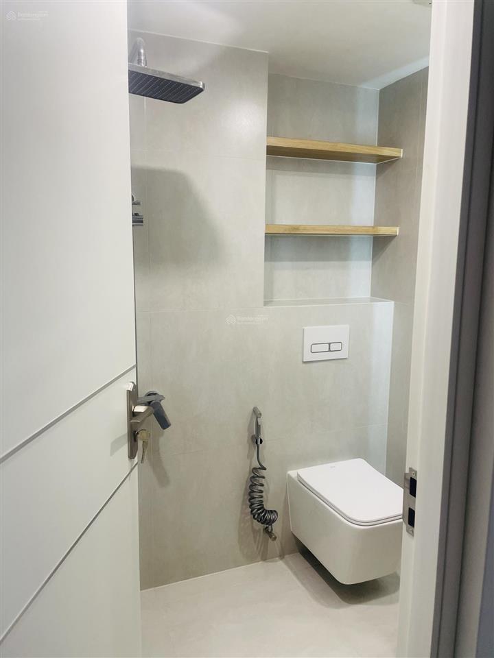 Chính chủ bán lại nhà 3 phòng ngủ, 2 vệ sinh, mới, đầy đủ thiết bị.
