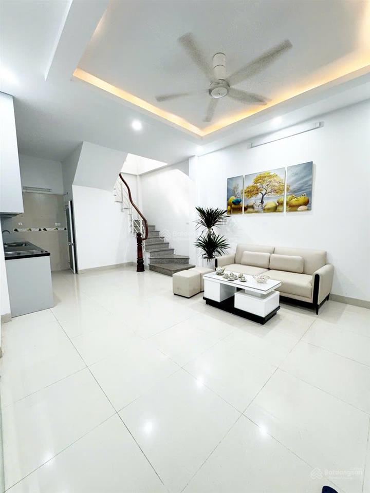 Cần bán gấp nhà kim giang  38m x 5 tầng chỉ 7.6 tỷ  mặt tiền rộng