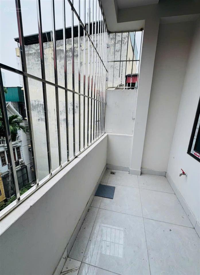 Bán nhà riêng tại định công thượng, giá ưu đãi 6,8 tỷ, 30m2, 3pn, 4wc