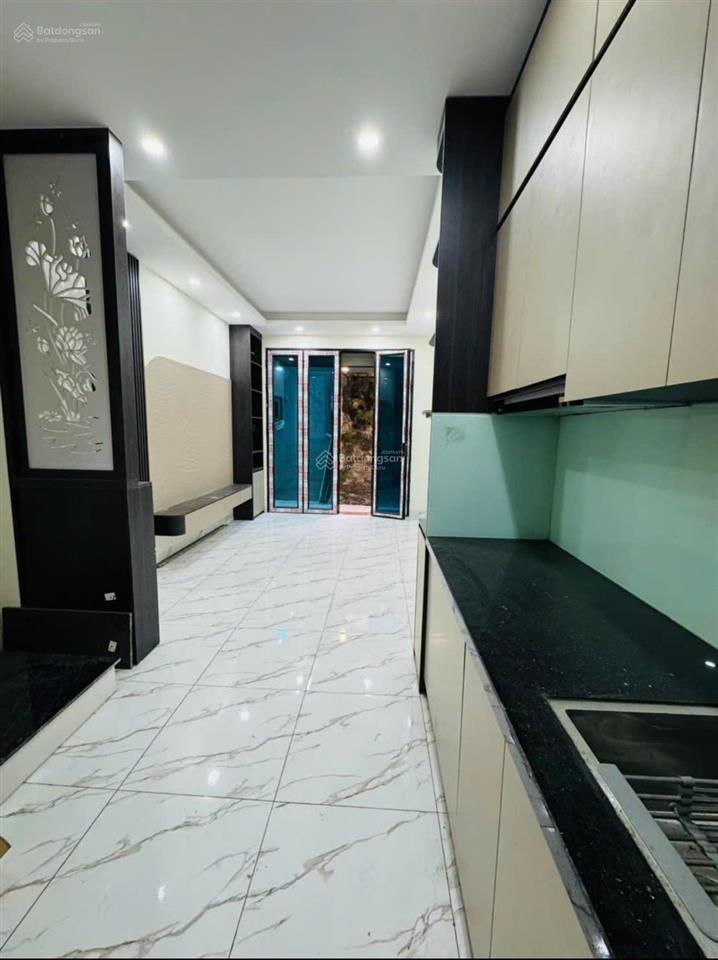 Bán nhà riêng tại định công thượng, giá ưu đãi 6,8 tỷ, 30m2, 3pn, 4wc