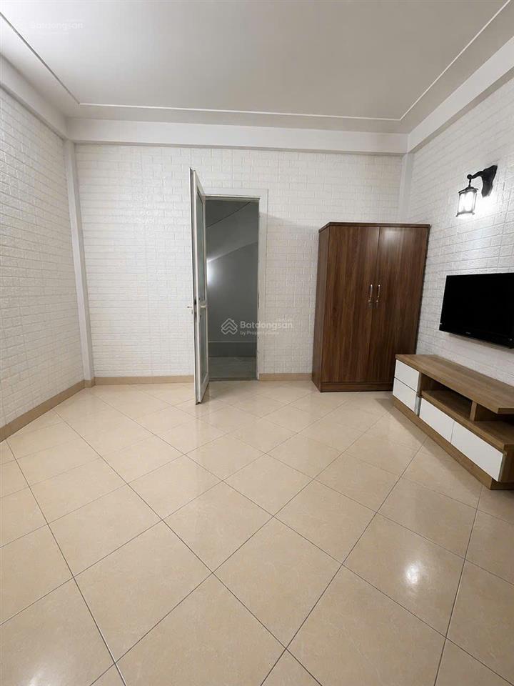 Bán nhà riêng 30m2, 6,9 tỷ ở gần ngã tư sở  khương trung, 3pn, 4wc, 5 tầng, mặt tiền 4m