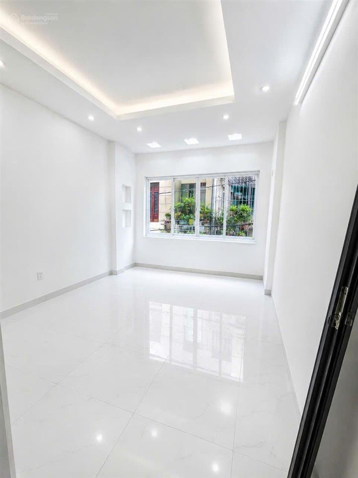 Đường hoàng văn thái mặt tiền rộng sổ đỏ nở hậu, 38m x 5 tầng giá 10 tỷ