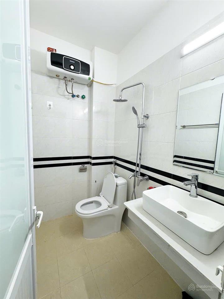 Đường hoàng văn thái mặt tiền rộng sổ đỏ nở hậu, 38m x 5 tầng giá 10 tỷ
