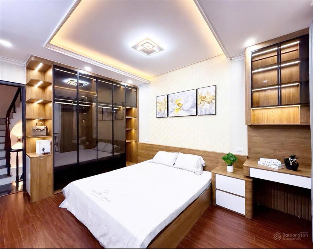 Cần bán gấp nhà vũ tông phan  giảm chào hơn 1 tỷ 35m2 x 5 tầng còn 7 tỷ