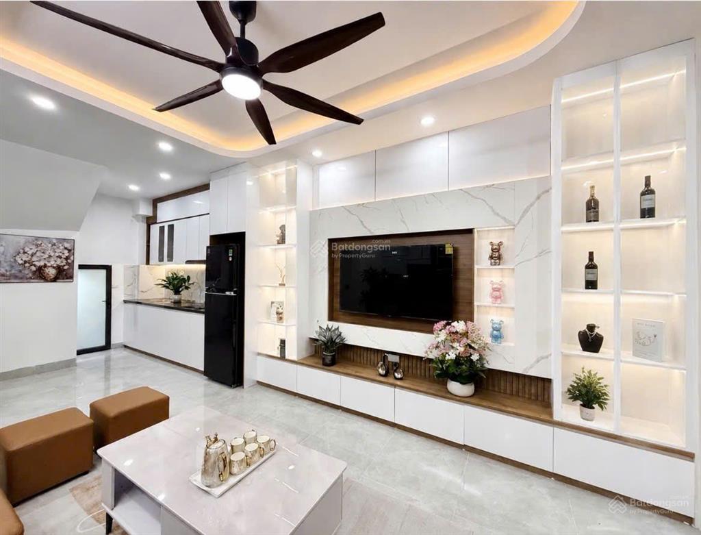 Cần bán gấp nhà vũ tông phan  giảm chào hơn 1 tỷ 35m2 x 5 tầng còn 7 tỷ