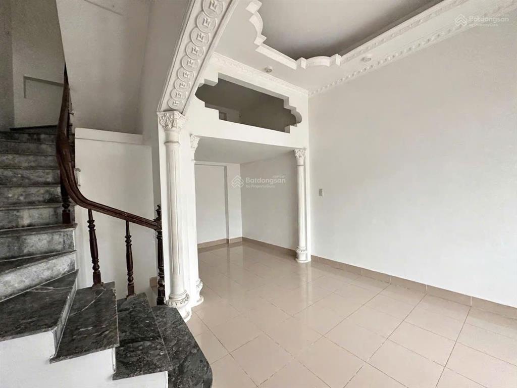 Gia đình chuyển về quê sinh sống cần bán nhà ngõ 858 kim giang! 46m x 3 tầng giá 7.4 tỷ