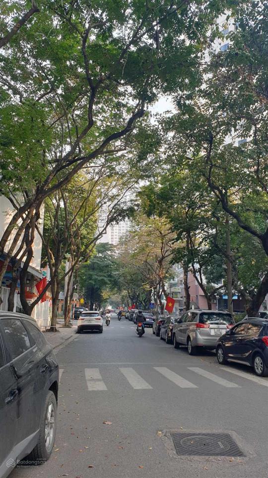 Căn bt siêu đẹp tại làng quốc tế thăng long. 216m2, 4t, mt 8m. thang máy, nơi ở của giới siêu giàu