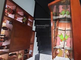 Nhà đẹp ở ngay linh chiểu thủ đức. cạnh đại học ngân hàng. hoàng diệu 2 tt thủ đức. nhà 2 tầng btct