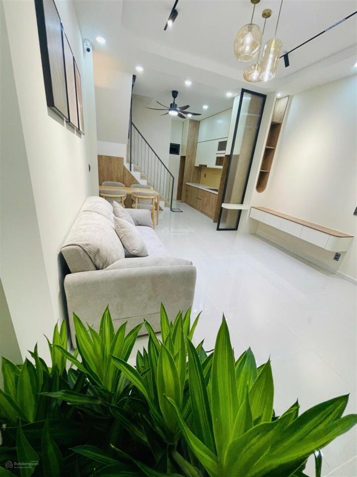 Bán nhà 2 tầng linh đông. ngay cao đẳng công nghệ. sát phạm văn đồng.