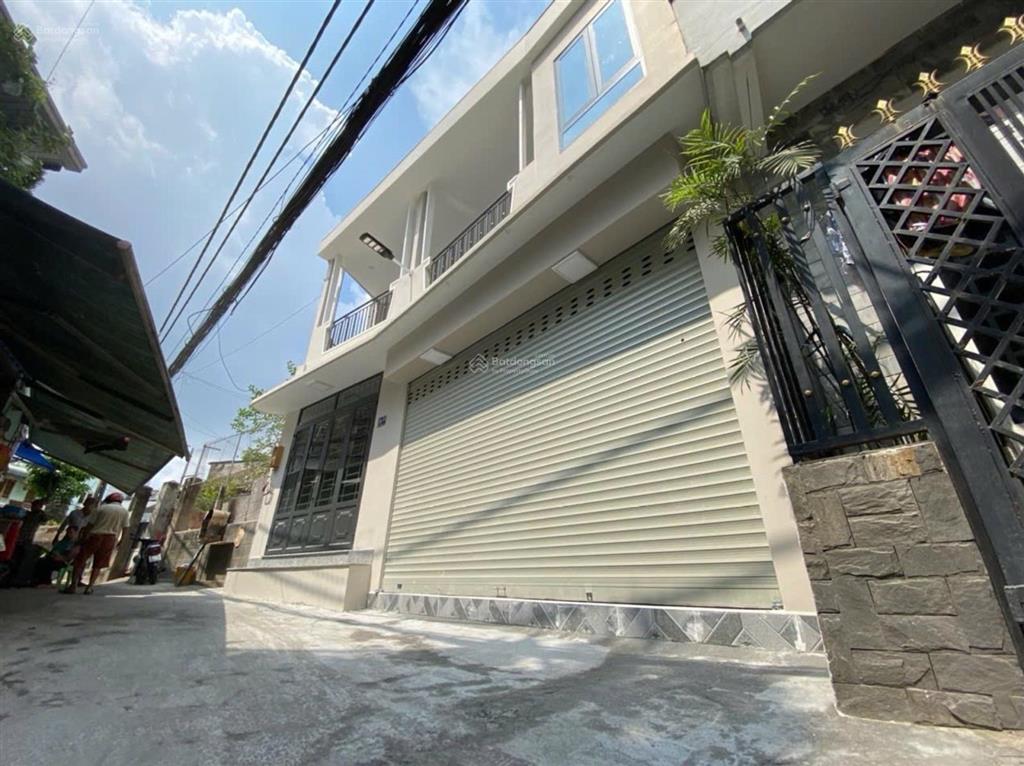 Trung tâm thủ đức. nhà 2 tầng kiên cố  hẻm xe hơi.