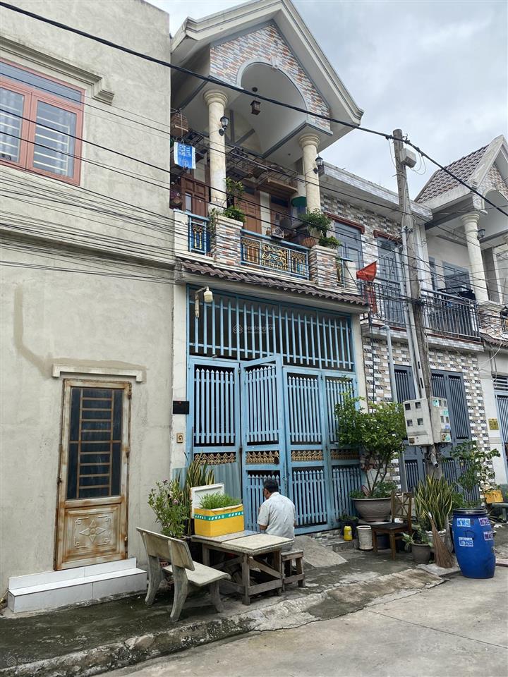 Bán nhà đông hòa  sát làng đại học quốc gia  siêu thị go dĩ an. 2 tầng hẻm ô tô vào nhà.