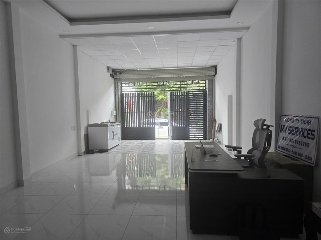 Bán nhà 3 tầng mặt tiền đường. thuận tiện mở văn phòng kd. linh xuân thủ đức.