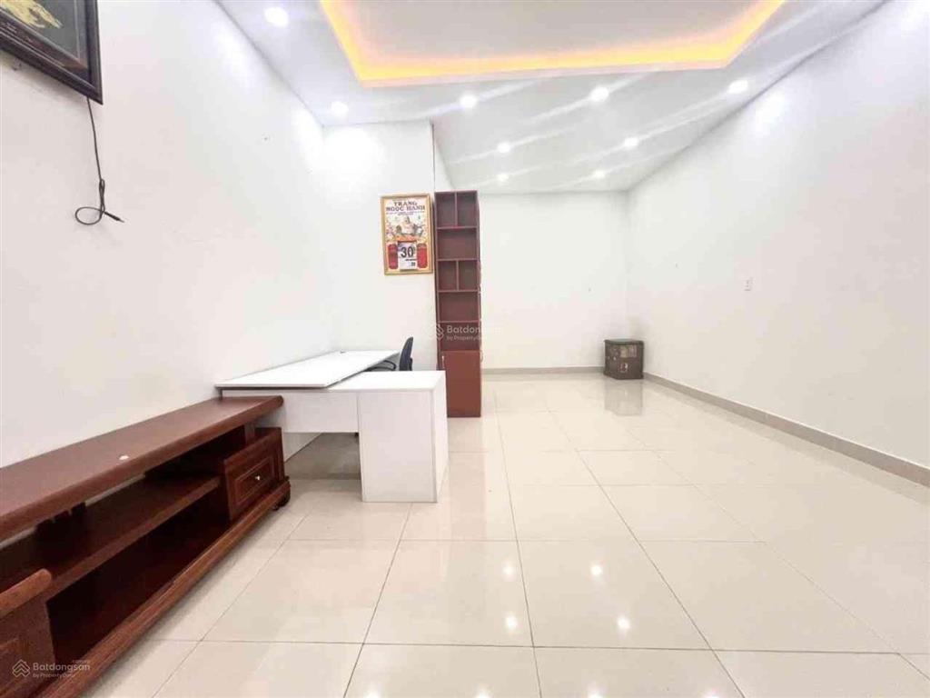 Bán nhà 3 tầng mặt tiền kinh doanh đa ngành nghề. ngang 7. linh xuân thủ đức  gần chợ và trường