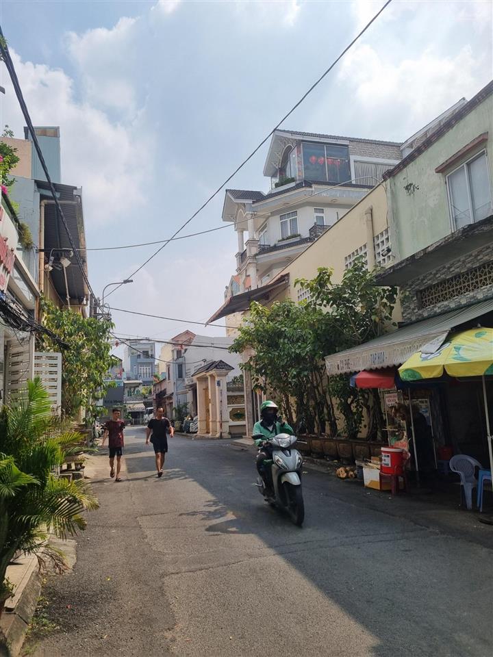 Nhà bán đ hoàng xuân hoành giáp q 6, q 11 1 sẹc sát mt lũy bán bích chỉ 3.x tỷ