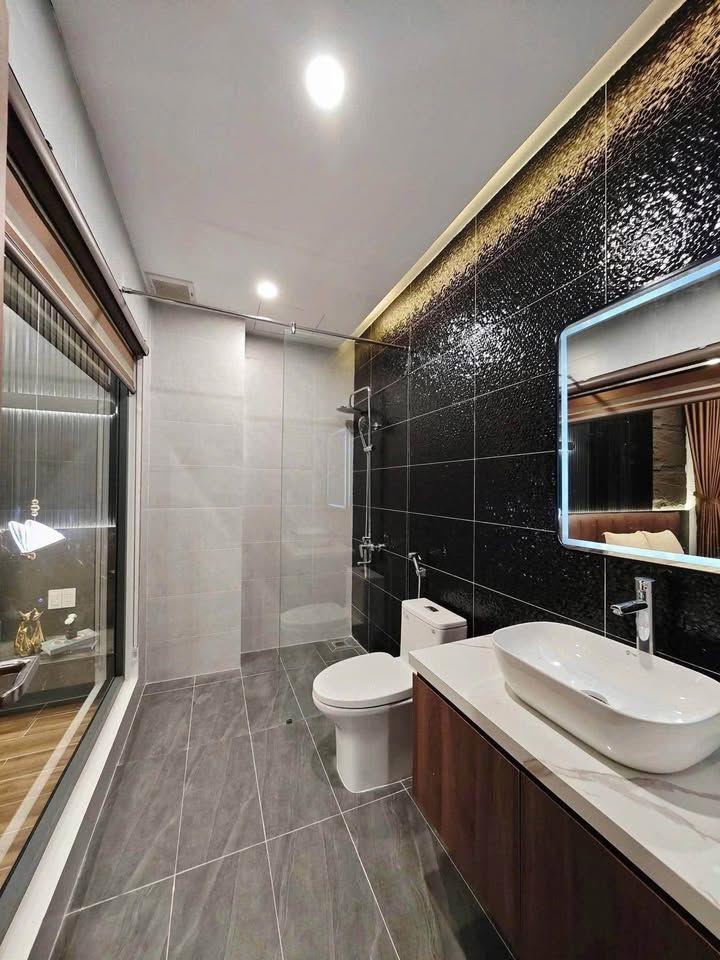 Nhà Mới 2 Lầu Thiết Kế Hiện Đại - 3PN 3WC - DT120m2 - Thủ Dầu Một - Bình Dương