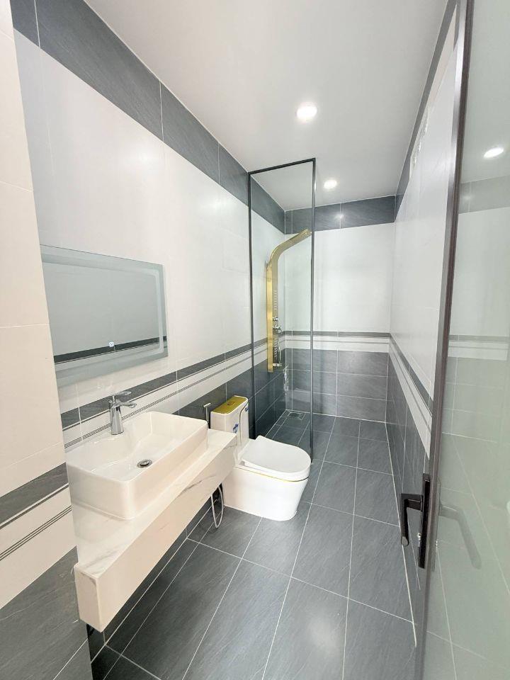 Cần Bán Nhà 2 Lầu 4PN 4WC - Thiết Kế Hiện Đại - TDM - Bình Dương
