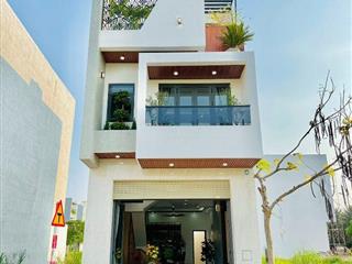 Chính Chủ Cần Bán Gấp Nhà 2 Lầu 3PN 3WC - Sổ Hồng Riêng - DT100m2 - TDM - Bình Dương