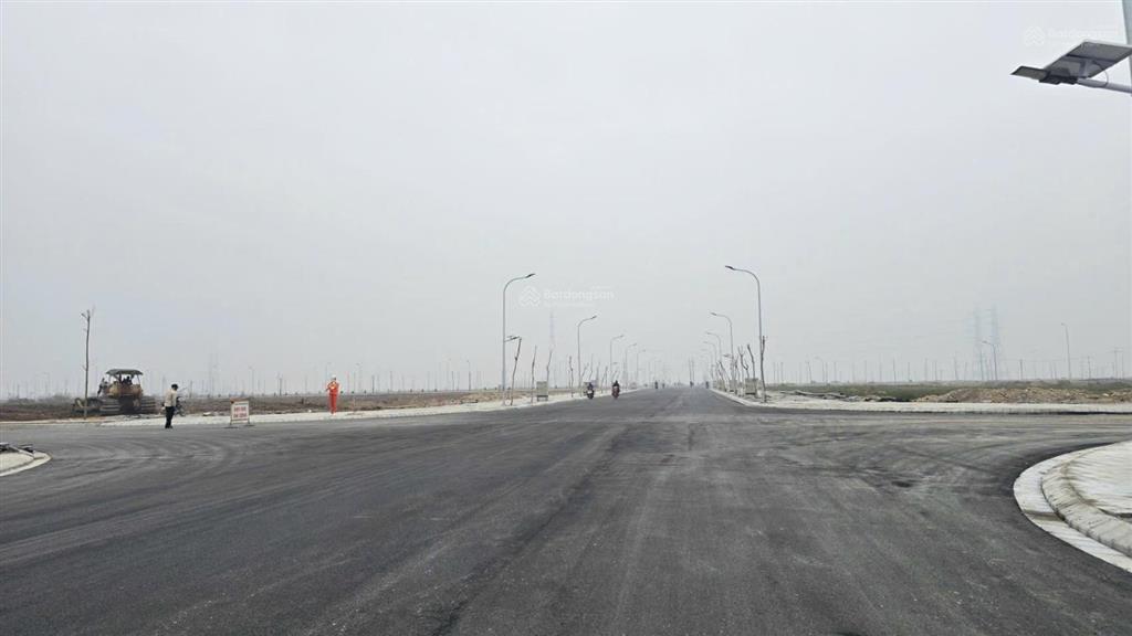 Nhà tôi cần bán căn xưởng 2100m² ở cụm cn kim bài telin