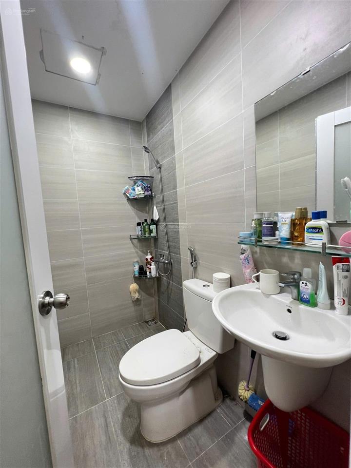 Bán gấp căn hộ chung cư oriental plaza, q. tân phú, 82m2, 2pn, 2wc, giá 1 tỷ 850
